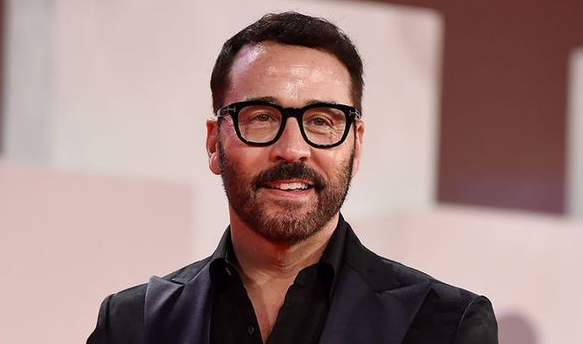 From Theater to TV: The Jeremy Piven Story post thumbnail image